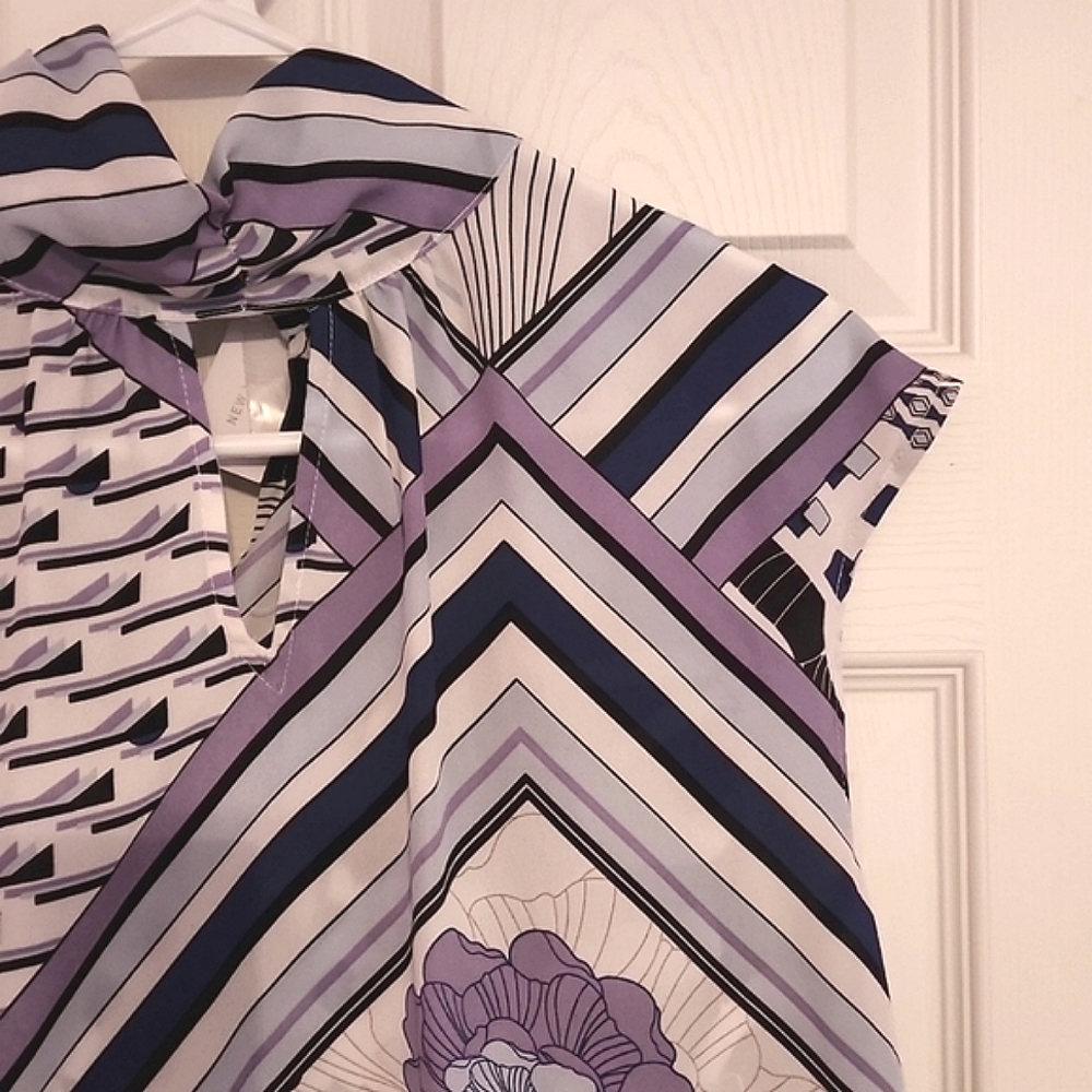⚠️SOLD⚠️ NWT NY&C Patterned Blouse